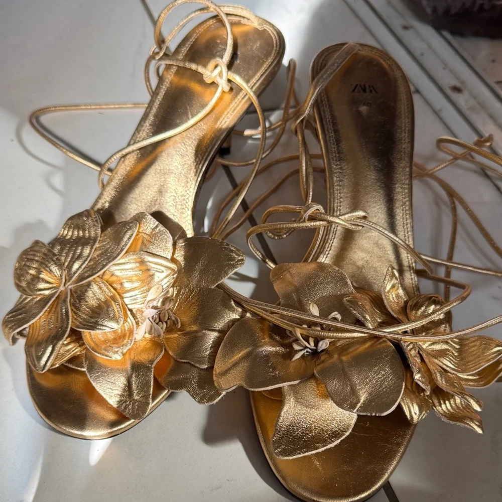 ZARA Metallic Gold Floral Lace-Up Sandals kitten heel  40 9 - Picture 4 of 10